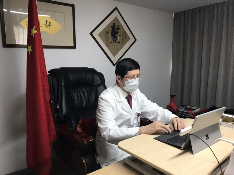 《中国抗“疫”英雄在这个超百个国家加入的共享平台上与世界分享经验》