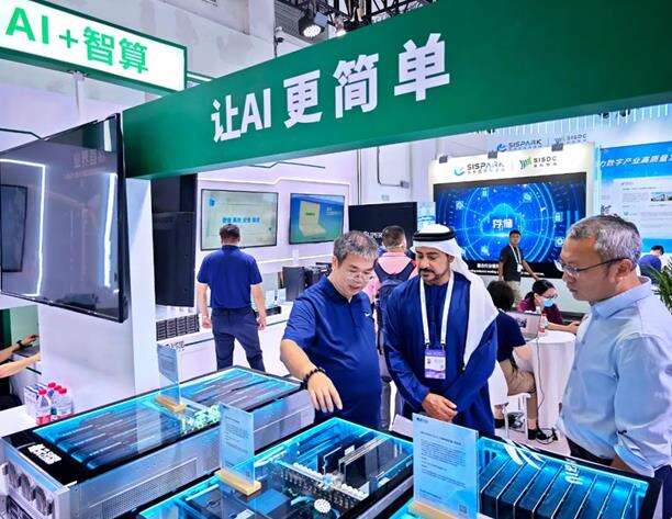 让AI更简单!超云携首发新品亮相2025世界人工智能大会插图2 《让AI更简单!超云携首发新品亮相2025世界人工智能大会》
