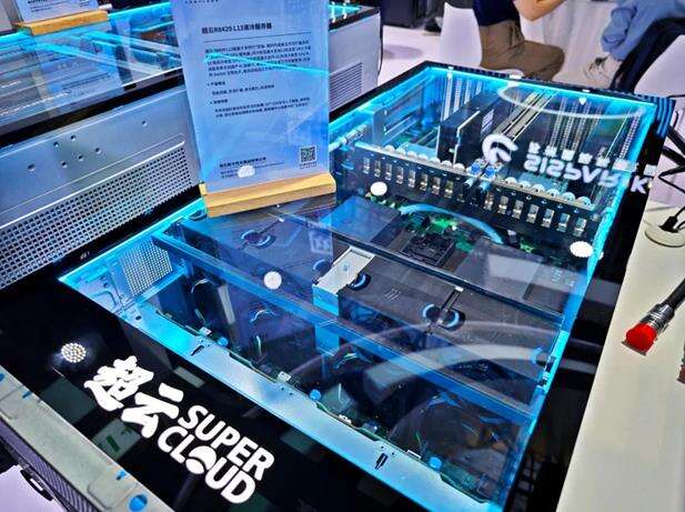 让AI更简单!超云携首发新品亮相2025世界人工智能大会插图3 《让AI更简单!超云携首发新品亮相2025世界人工智能大会》