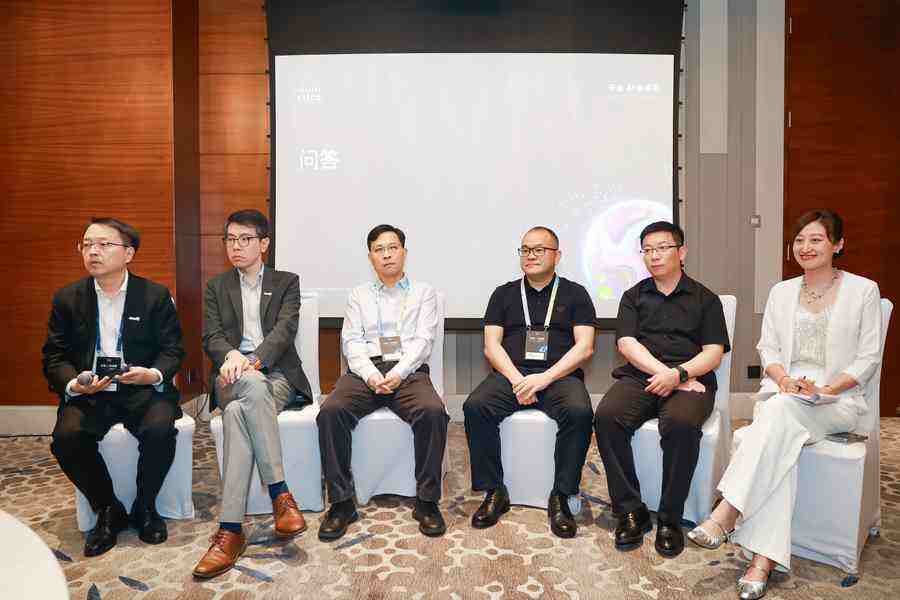 《倾力构筑AI生态，思科打造大模型时代的生力军》