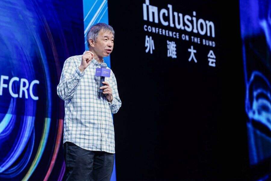 《王坚院士外滩大会致辞：人类去火星的路上，不能没有计算的陪伴和AI》