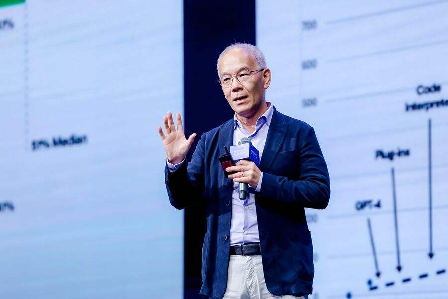 张宏江外滩大会分享:基础设施加速扩张,AI 正步入“产业规模化”插图 《张宏江外滩大会分享:基础设施加速扩张,AI 正步入“产业规模化”》