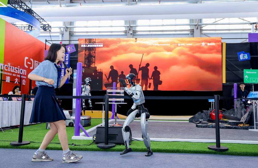 2025外滩大会探营:联合四大机器人产业园打造“机器人小镇”插图8 《2025外滩大会探营:联合四大机器人产业园打造“机器人小镇”》