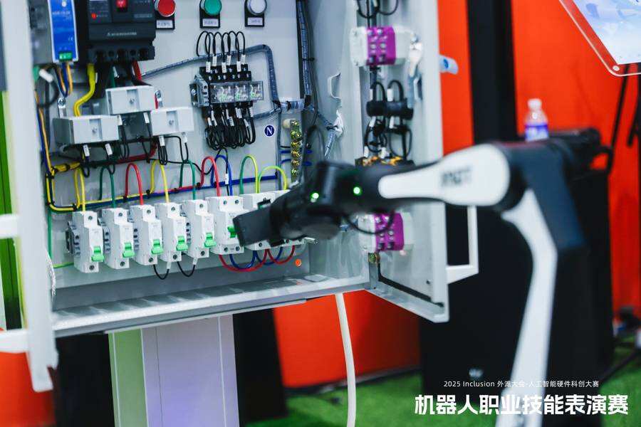 机器人走进工厂矿场,外滩这场机器人职业技能赛有意义!插图2 《机器人走进工厂矿场,外滩这场机器人职业技能赛有意义!》