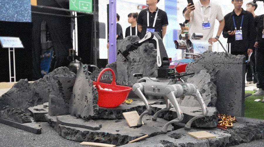 2025外滩大会探营:联合四大机器人产业园打造“机器人小镇”插图5 《2025外滩大会探营:联合四大机器人产业园打造“机器人小镇”》