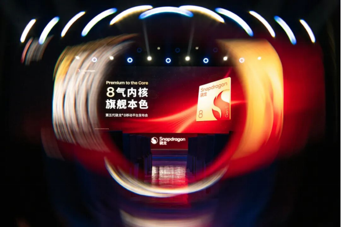 《与至尊版同宗同源：解密第五代骁龙8的“满血”旗舰体验》