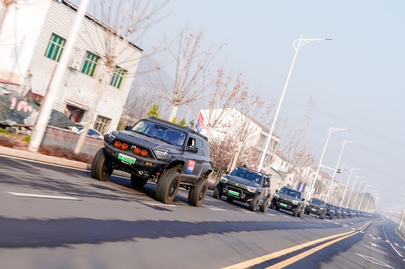 《热力全开，激情收官！第三届越野生态大会趣味越野体验燃动襄阳》