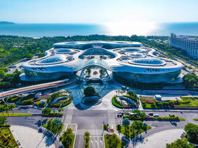 《海南自贸港封关倒计时 中免集团领跑全球旅游零售新格局》