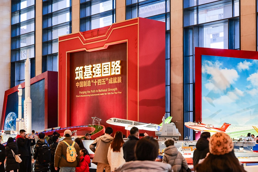 《从笔尖到打印！得力作为文具办公行业唯一企业亮相国博“十四五”成就展》