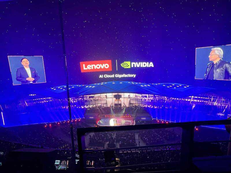 《混合式AI成共识，联想高管详解CES期间AI新进展》