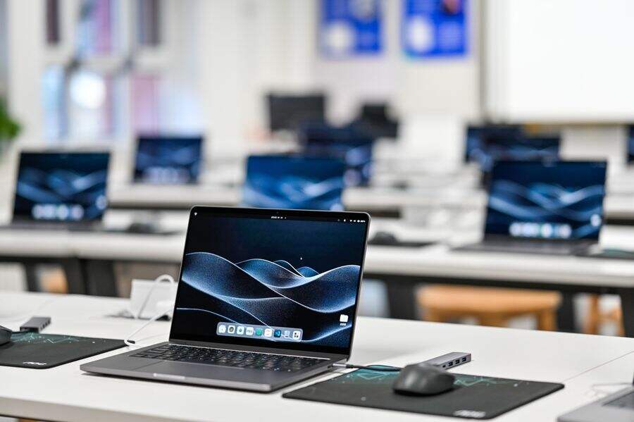 北京首个AI教育实训基地!摩尔线程联合北京市十一学校赋能创新人才培养插图4 《北京首个AI教育实训基地!摩尔线程联合北京市十一学校赋能创新人才培养》