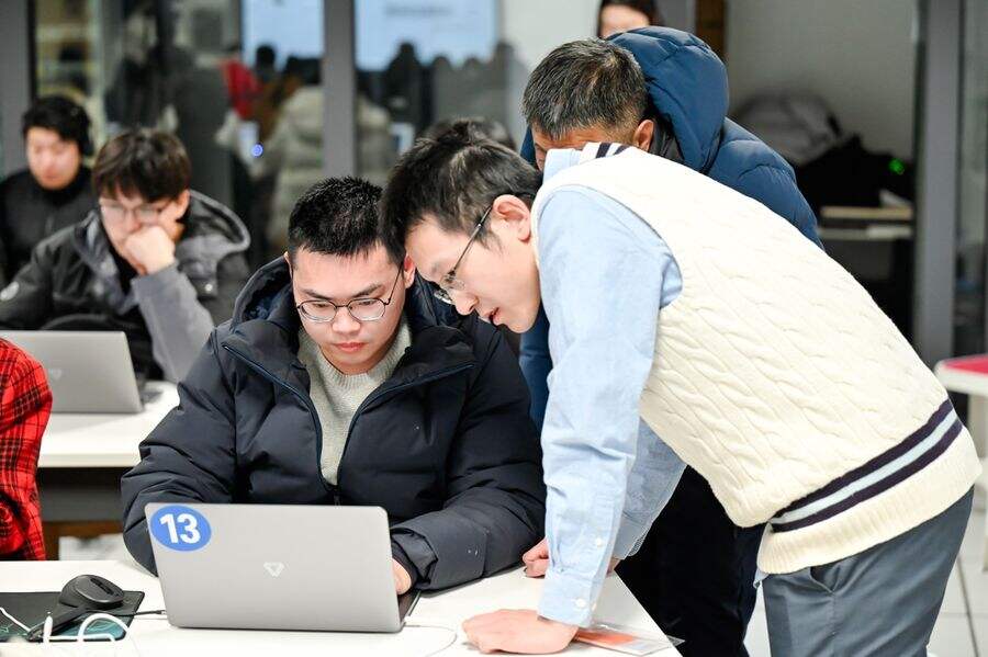 北京首个AI教育实训基地!摩尔线程联合北京市十一学校赋能创新人才培养插图7 《北京首个AI教育实训基地!摩尔线程联合北京市十一学校赋能创新人才培养》