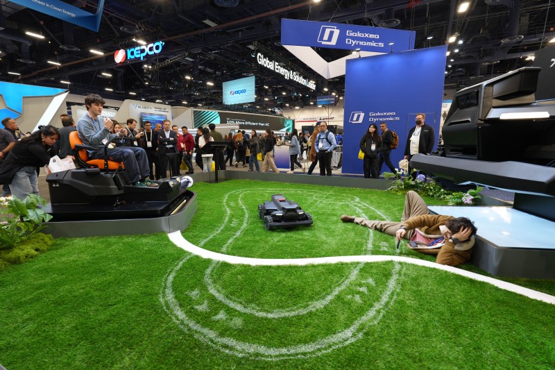 《未岚大陆携五大系列新品亮相CES，以创新科技重塑无边界智能割草新范式》