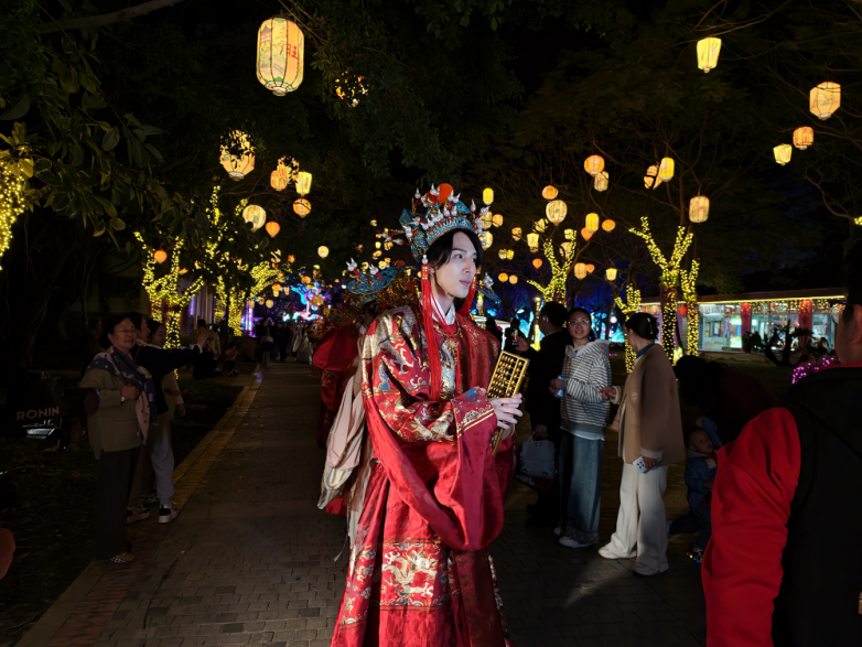 双向奔赴的温暖回应 厦门园博苑灯会向东北游客发出春日邀约插图1 《双向奔赴的温暖回应 厦门园博苑灯会向东北游客发出春日邀约》