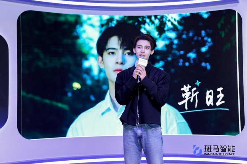 《等车不再无聊，斑马智能首发“元神小剧”，把短剧搬进车里》