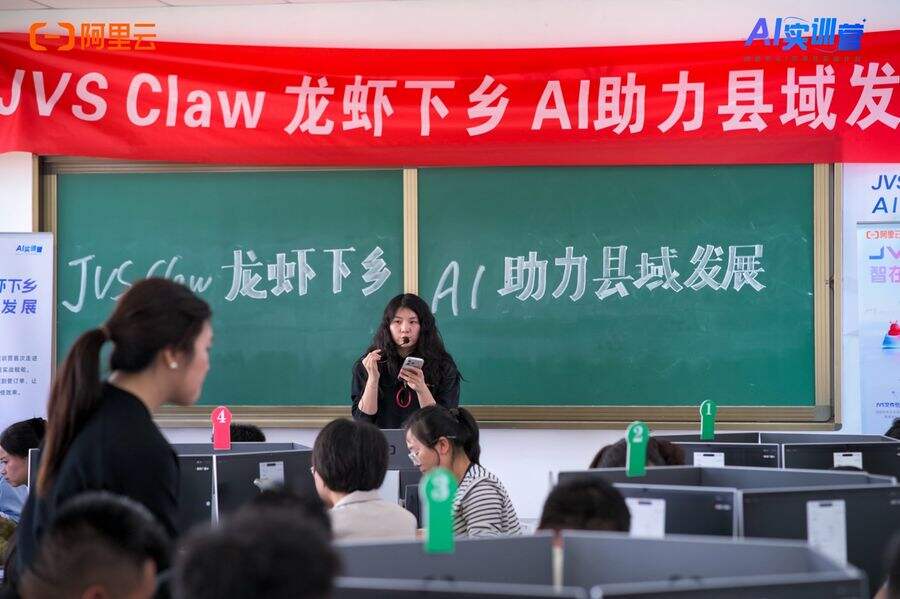 《阿里云AI新农具西北苹果园：果农拍张照，AI给出7天作战图》