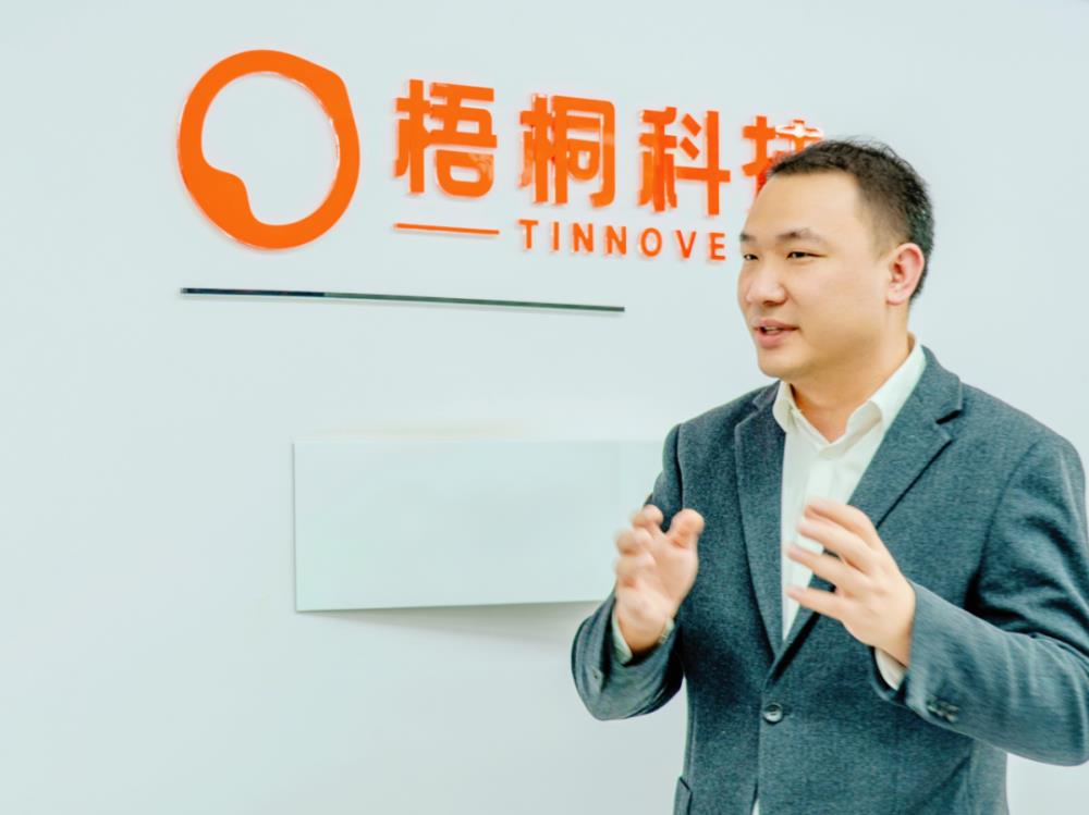 以“听”破局:AI大模型驱动汽车产业智能化升级插图1 《以“听”破局:AI大模型驱动汽车产业智能化升级》