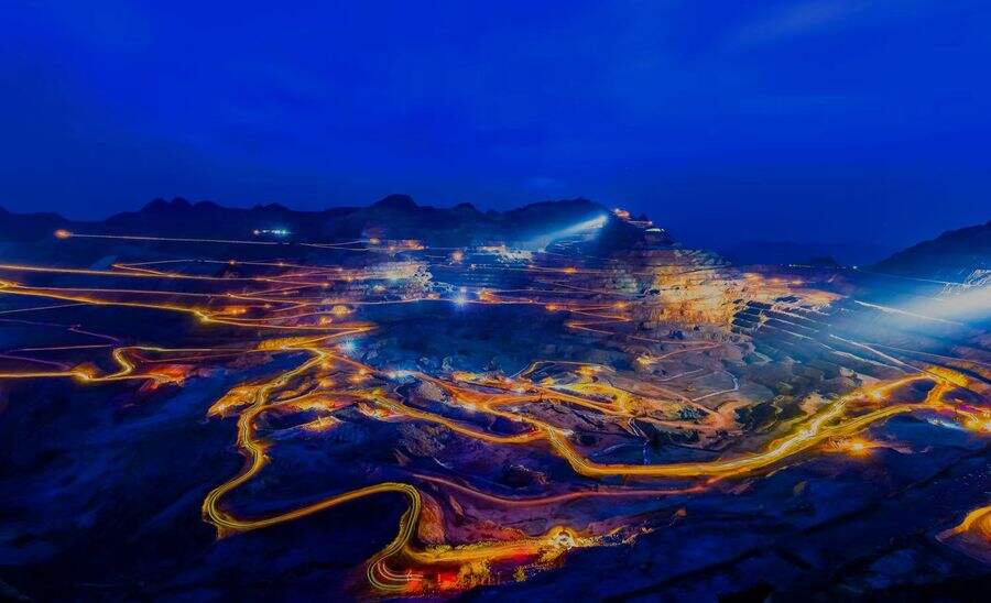 《从统一底座到AI驱动：紫金矿业全球化与数字化实践》