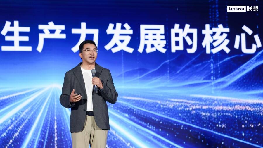 《企业AI落地一步到位，联想要当中小企业AI时代的“摆渡人”》