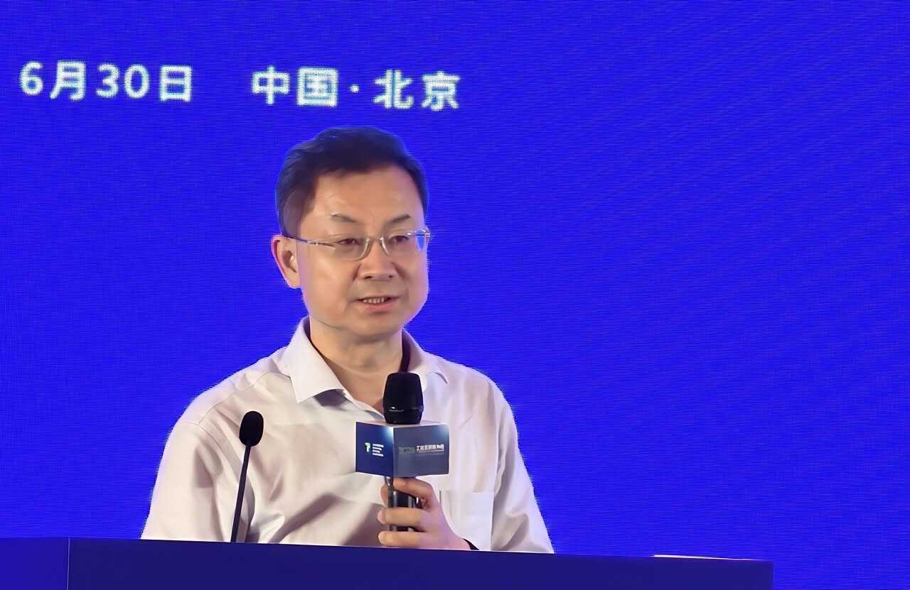 数据驱动未来:工业人工智能落地的实时底座实践与产业价值插图 《数据驱动未来:工业人工智能落地的实时底座实践与产业价值》