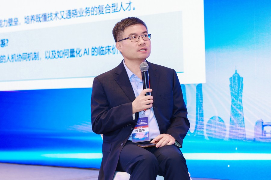 《站在价值量化十字路口：医院IT部门如何从系统保障者变身为创新赋能者》